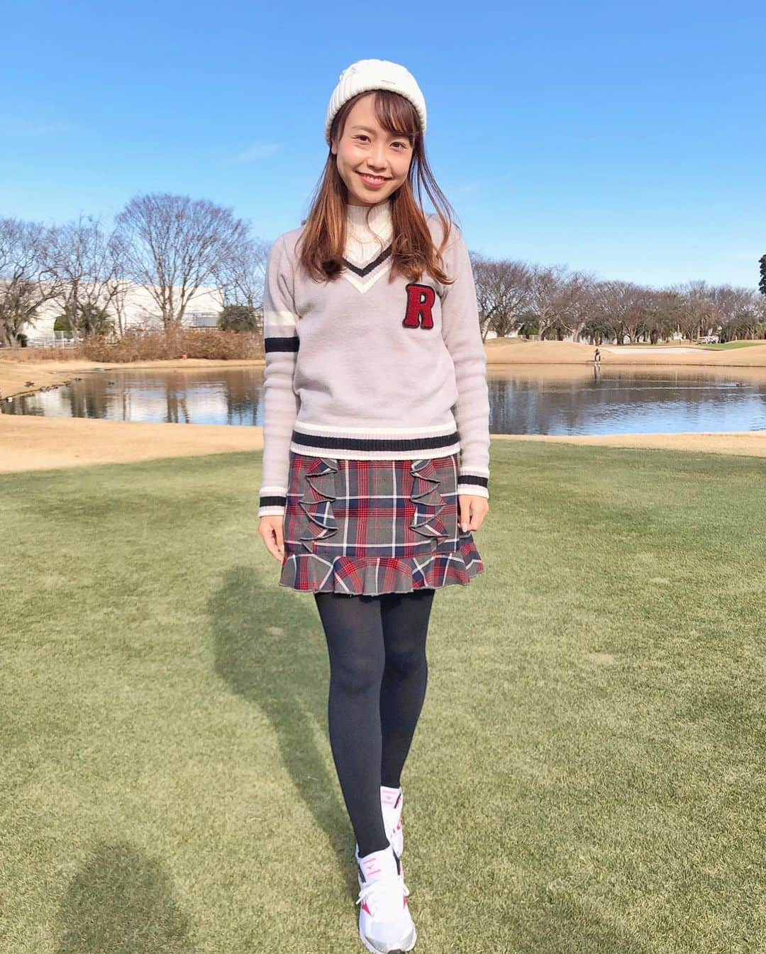 萩原菜乃花さんのインスタグラム写真 - (萩原菜乃花Instagram)「昨日の撮影コーデ⛳️ GOLF Net TVの ミズノドリームペアマッチの収録でした😊  男子プロゴルファー4名、女子プロゴルファー4名が 2人ペア4組で9ホールを競う番組です！  来年1月放送予定なので また近くなったらお知らせします♥️  全身 @riendasuelta_golf  シューズ @mizuno_golf_japan   #golfnettv#ゴルフネットtv#ミズノ#mizuno#収録#ザロイヤルゴルフクラブ#ゴルフ#ゴルフ女子#ゴルフ男子#ゴルフコーデ#ゴルフウェア#リエンダ#スポーツ#スポーツ女子#golf#golfgirl#instagolf#golffashion#golfswing#golfstagram#골프#高尔夫」12月20日 20時41分 - nanoka_hagiwara