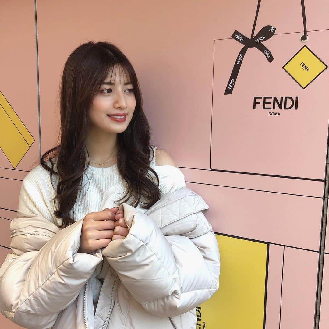 御子柴かなさんのインスタグラム写真 - (御子柴かなInstagram)「FENDIカフェ行ってきたよ💖 外にある壁もお店の外観も可愛い💫💭」12月20日 20時50分 - kanakana2510