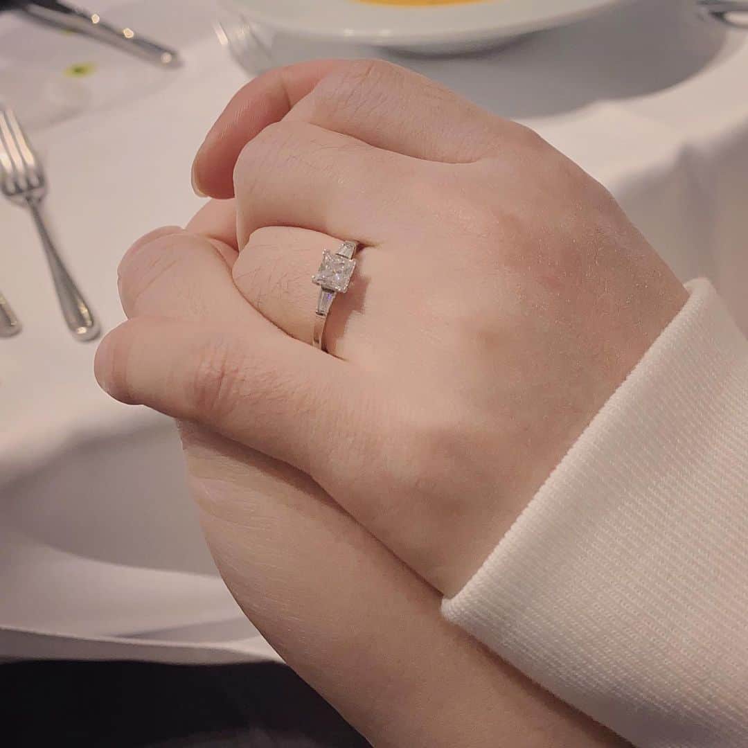 BAOZIさんのインスタグラム写真 - (BAOZIInstagram)「He said yes！❤️」12月20日 20時45分 - moemoebaozi