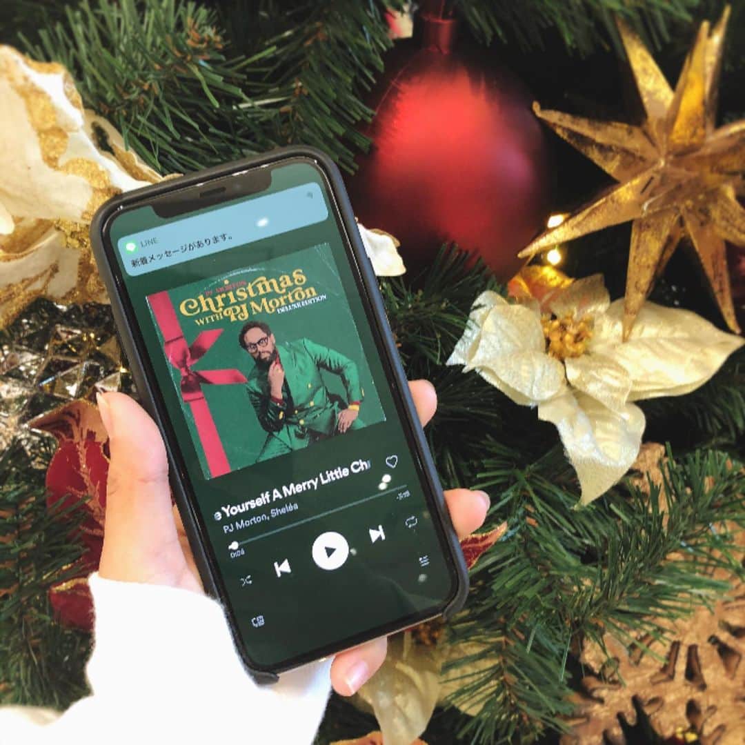 Mameのインスタグラム：「🎄🎄🎄 #happymerrychristmas  クリスマスのプレイリスト作ってみた🤍 好きな曲がだんだん増えていくのってなんかいいね😊」