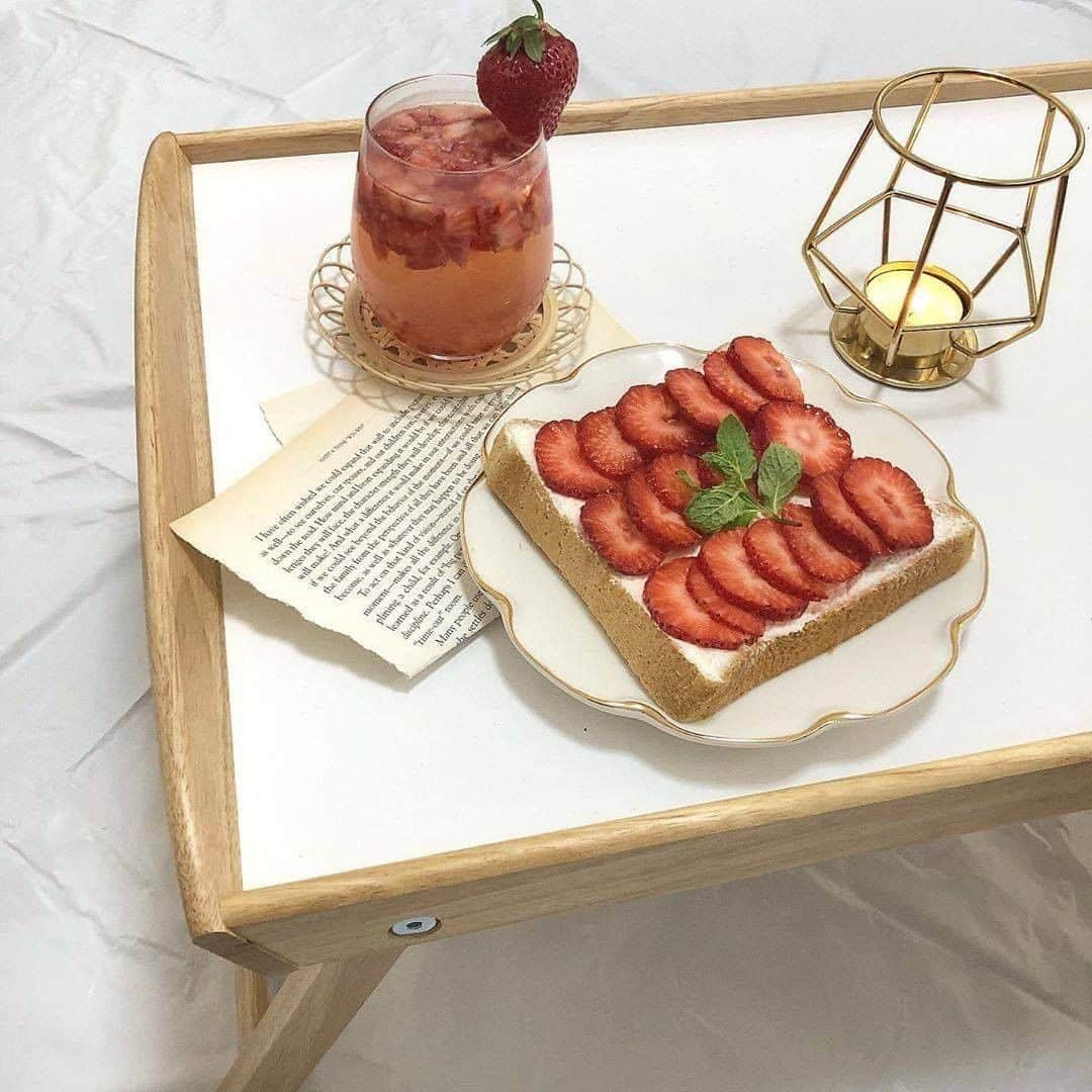 R i R y (リリー)さんのインスタグラム写真 - (R i R y (リリー)Instagram)「『#デコトースト 🍞🤎』　　  サンタトースト可愛すぎる🎅❤️ スヌーピーもプーさんも！🐻 全部真似したい！  Photo by﻿ @kula.123 @kikotable  @__hnaxx__ ✴︎---------------✴︎---------------✴︎﻿ ﻿ ▶▶Instagram・Twitter・TikTokで掲載する写真を募集中📸﻿ カワイイ写真が撮れたら、@velle.jp をタグ付けするか、ハッシュタグ #velle_jp をつけて投稿してみてね♪﻿ ﻿ velle編集部と一緒にカワイイで溢れるvelleを創っていこう😚🤍  ✴︎---------------✴︎---------------✴︎﻿ #デコトースト #おうちカフェ #朝ごぱん #朝ごはん部 #cafe #homecafe #home #toast #foodgasm #instagood #お家カフェ #カフェ #おうちカフェ #トースト #食器 #レモントースト #ヨーグルト #おうちcafe #サンリオ #sanrio #エッグインクラウドトースト #いちごトースト #おうち時間 #strawberry #パン #パン好きな人と繋がりたい」12月20日 21時00分 - velle.jp