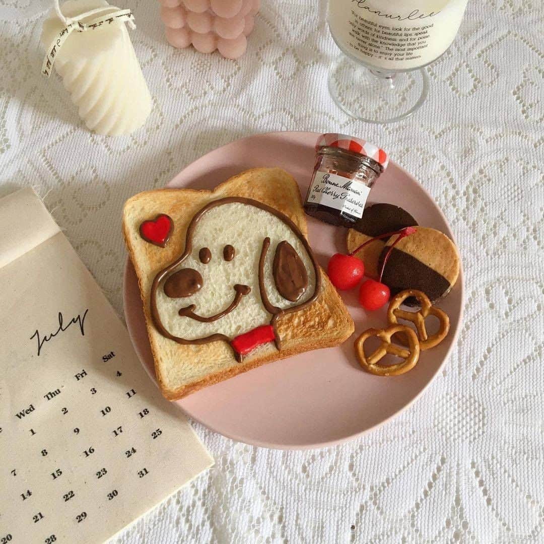 R i R y (リリー)さんのインスタグラム写真 - (R i R y (リリー)Instagram)「『#デコトースト 🍞🤎』　　  サンタトースト可愛すぎる🎅❤️ スヌーピーもプーさんも！🐻 全部真似したい！  Photo by﻿ @kula.123 @kikotable  @__hnaxx__ ✴︎---------------✴︎---------------✴︎﻿ ﻿ ▶▶Instagram・Twitter・TikTokで掲載する写真を募集中📸﻿ カワイイ写真が撮れたら、@velle.jp をタグ付けするか、ハッシュタグ #velle_jp をつけて投稿してみてね♪﻿ ﻿ velle編集部と一緒にカワイイで溢れるvelleを創っていこう😚🤍  ✴︎---------------✴︎---------------✴︎﻿ #デコトースト #おうちカフェ #朝ごぱん #朝ごはん部 #cafe #homecafe #home #toast #foodgasm #instagood #お家カフェ #カフェ #おうちカフェ #トースト #食器 #レモントースト #ヨーグルト #おうちcafe #サンリオ #sanrio #エッグインクラウドトースト #いちごトースト #おうち時間 #strawberry #パン #パン好きな人と繋がりたい」12月20日 21時00分 - velle.jp