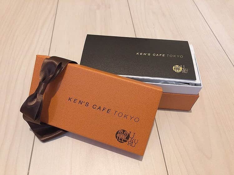 MAIさんのインスタグラム写真 - (MAIInstagram)「日本トップクラスのガトーショコラ専門店 🍰ケンズカフェ東京さん☕️ 初監修の驚きのヘルシーガトーショコラ🤎  『魔法のガトーショコラ　麗（URURU）』 甘いもの大好きで 色々と食べ過ぎてしまう私には とてもありがたい存在... 濃厚でとても美味しいのに、 🌟お砂糖不使用🌟なの！  ダイエット中だけど 濃厚なチョコケーキを食べたい人や、 甘いもの食べたいけど太りたくない人に 特におすすめです🍫  ガトーショコラファンの私も リピートしてしまうおいしさ、、、🤎  濃厚で美味しいんだけど、 驚くほどあっさりと後味のキレがよく、 食べ始めたらやめられなくなるような ガトーショコラです！  ケンズカフェ東京さんのガトーショコラは 数量限定販売のため、 店頭購入の予約は3カ月先まで埋まって しまうこともあるくらいの大人気なの！ 待つのも納得なおいしさです🤎  クリスマスも近いので ご家族、ご友人、恋人への贈り物としても とてもおすすめです🎁  #ケンズカフェ東京　#ガトーショコラ　#魔法のガトーショコラ　#麗　#チョコ　#ショコラ　#ケーキ　#スイーツ　#ダイエット　#グルテンフリー」12月20日 20時56分 - maimaiphotogram