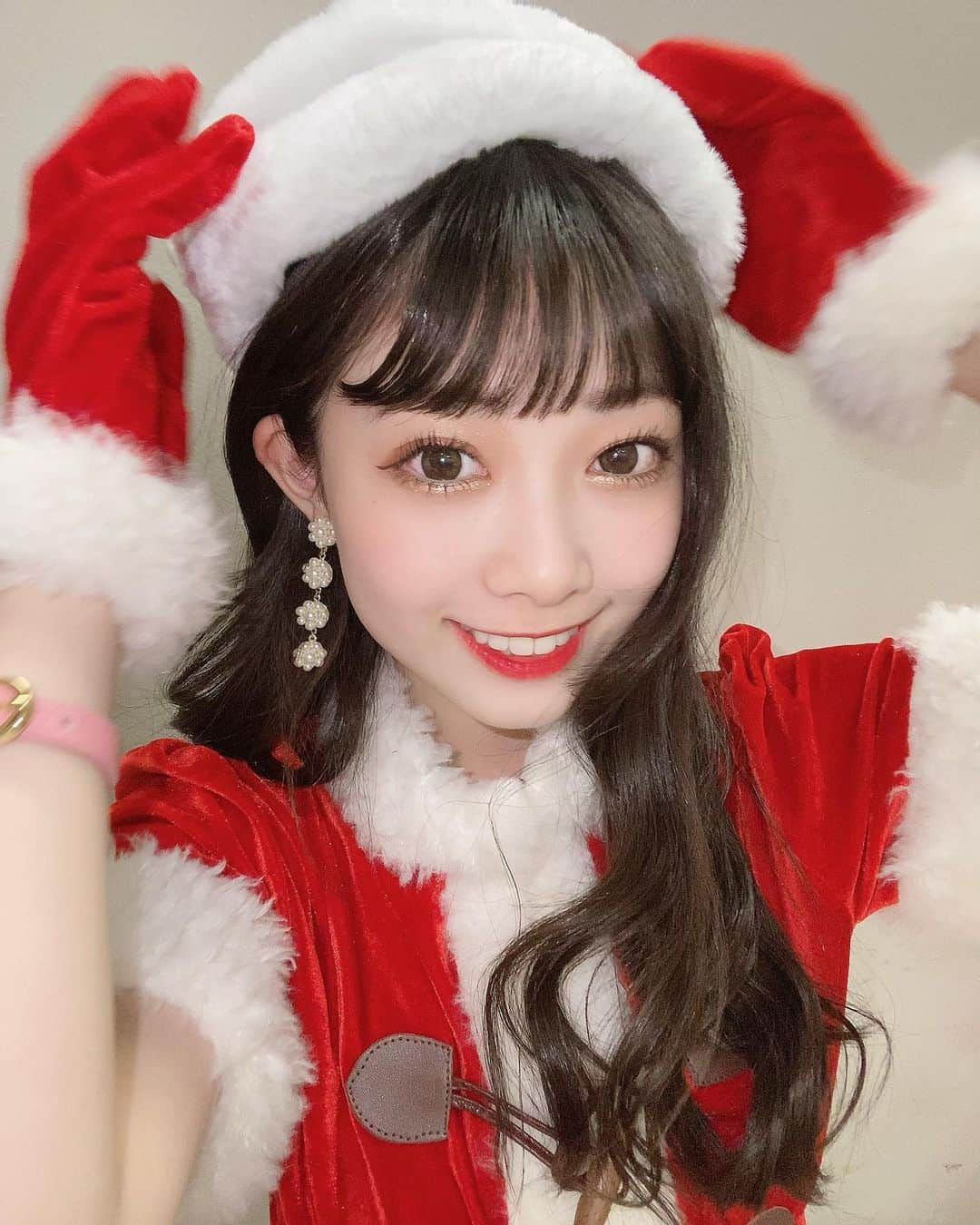  小浜桃奈さんのインスタグラム写真 - ( 小浜桃奈Instagram)「🎅🏻 少し早いももなサンタです✨ 『NEROLI#01 supported by IDOL VILLAGE』 ありがとうございました🙇‍♀️ 楽しかったですやっぱりライブっていいですね💃💃💃 今日会いに来てくださった方ありがとうございましたまた会いに来てください〜💖 激レアサンタコスチェキ、ゲットして下さった方もありがとうございます🙇‍♀️お楽しみに、、、😚💖 #シブサン」12月20日 20時57分 - momona_kohama