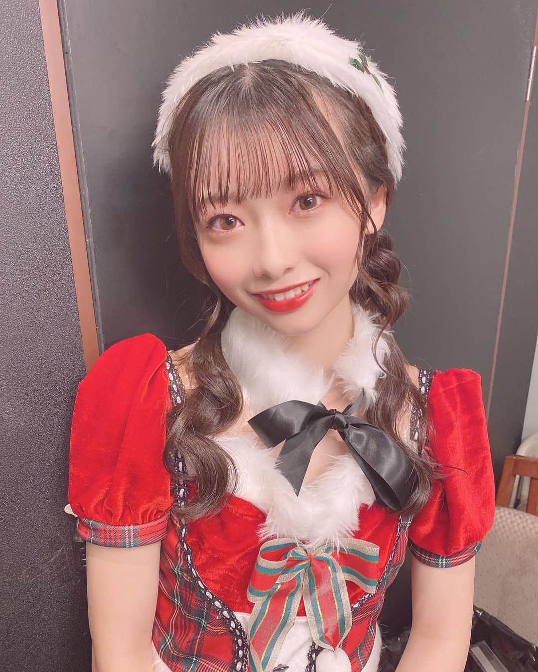 涼本理央那のインスタグラム：「﻿ ﻿ ﻿ 今日はクリスマス公演でしたっ！！🎄♡﻿ ﻿ ﻿ 理央那にしては、ちょいセクシーめなサンタコスにしてみました😍いっぱい褒めてくれて嬉しかったぁ♡﻿ ﻿ #クリスマス #サンタコス #福岡」