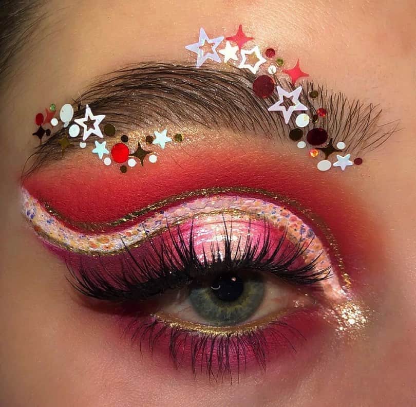 Huda Kattanさんのインスタグラム写真 - (Huda KattanInstagram)「Happy holidays my loves!! Which eye look is the most festive? Can’t choose, they’re sooo amazing!! Gorgeous work by the beautiful @makeupbyrabe」12月20日 21時06分 - hudabeauty