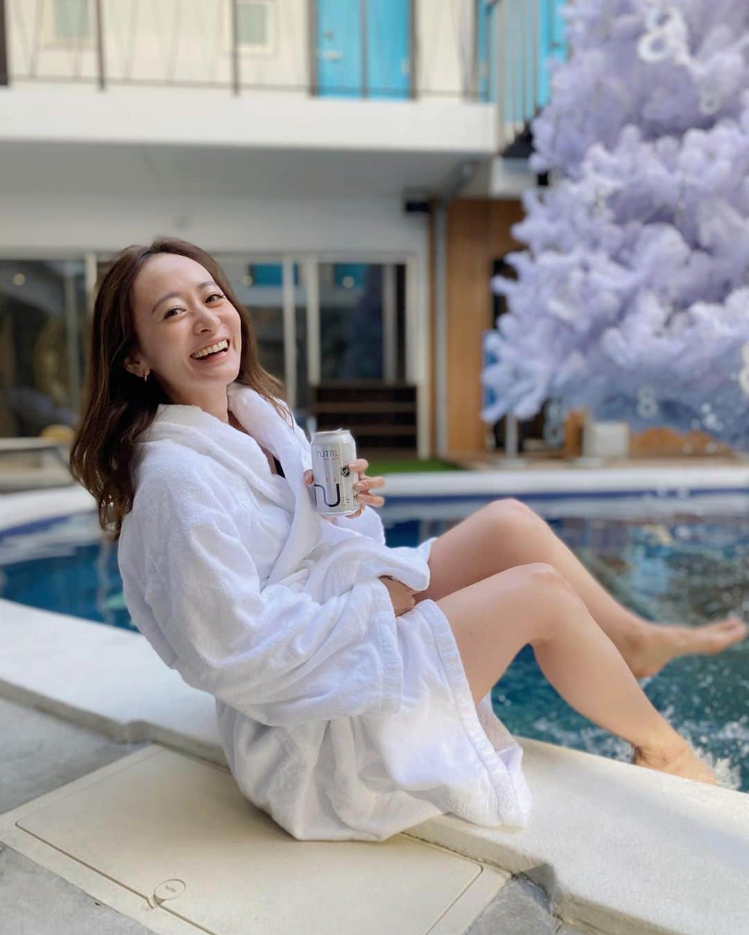 難波礼華のインスタグラム：「最高な休日💕 みんなでサウナ入って水プールしてNUTRLで〆 軽い口当たりと炭酸がサウナ後にピッタリなのよ☺️ 炭水化物も糖分も0なのに美味しいから飲みすぎちゃう☺️ Amazonで買えるからまとめ買い💕 #NUTRL#ニュートラ#supported」