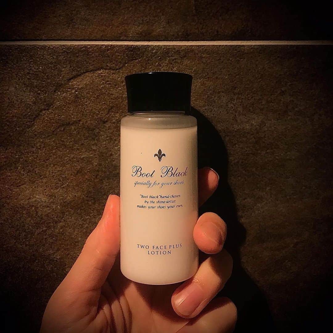 bootblack_officialさんのインスタグラム写真 - (bootblack_officialInstagram)「The Boot Black Two Face Plus Lotion. It removes both aqueous stain and oil stain effectively. Shake the bottle well and make opalescent before use.  #columbus#bootblack#shoecare#shoeshine#shoepolish#shoegazing#shoestagram#mensshoes#mensfashion#leathershoes#madeinjapan#japanmade#lotion」12月20日 21時10分 - bootblack_official