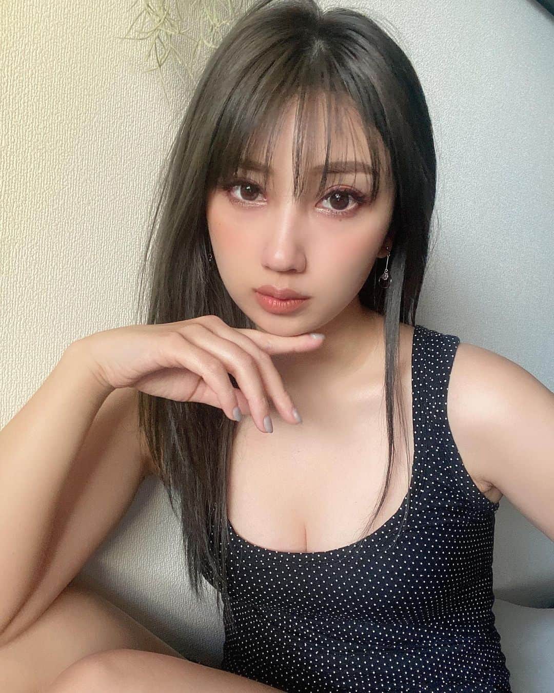 YUMIKAのインスタグラム：「日曜日って倍速なのでは🥱ってくらい 一瞬で時間過ぎる気がする🏡笑 今年もあと10日で終わっちゃうね🥺❄️ 明日からも１週間体調に気をつけて 頑張りましょーね( 'Θ')ゆみかも頑張る☃️🔥 #cyberjapan #cyberjapandancers #サイバージャパン #サイバージャパンダンサーズ #cjd_yumika #ベージュリップ #goodnight」