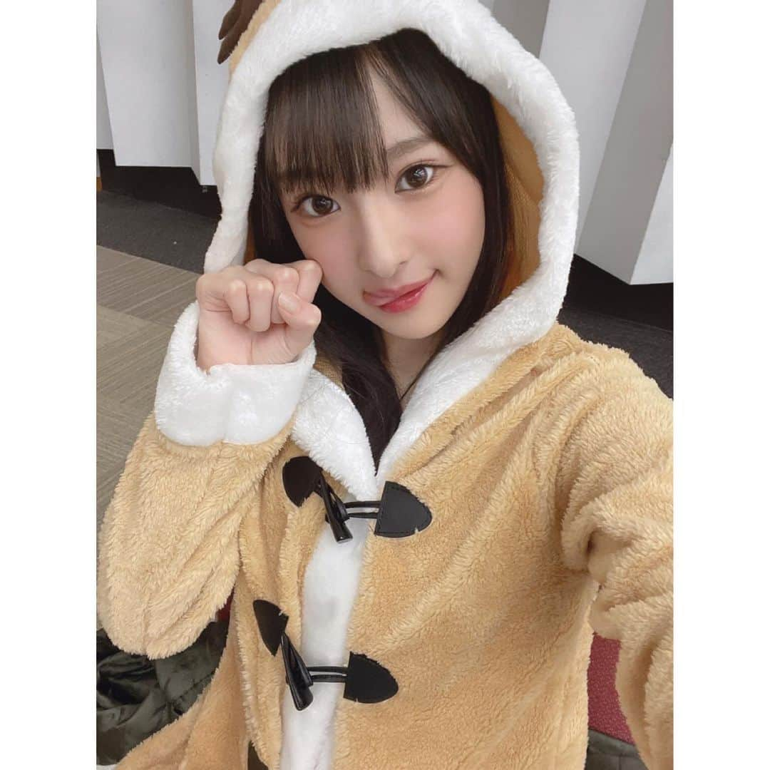 岡本怜奈さんのインスタグラム写真 - (岡本怜奈Instagram)「♡﻿ ❄🦌☃🎅🎁💕🎄🎂✨﻿ ﻿ ﻿ 2日間#オンラインお話し会﻿ ありがとうございました🙏💓﻿ ﻿ 今年は実際には会えなかったけど、﻿ 画面越しで沢山お話し出来て嬉しかったです😌﻿ ﻿ ﻿ ﻿ 今年最後のお話会では、﻿ 生誕Tシャツを着たよ👚💜﻿ ﻿ 早く発売されてみんなでオソロしたいな〜❣️﻿ ﻿ 発売されたら生誕Tシャツ写真いっぱい載せるね✌️﻿ ♡﻿ ♡﻿ #nmb48 #岡本怜奈 #れなたん #トナカイ ﻿ #トナカイコス #コスプレ#素敵な思い出 ﻿ #もうすぐクリスマス #happy #Instagood﻿」12月20日 21時19分 - renatan1222