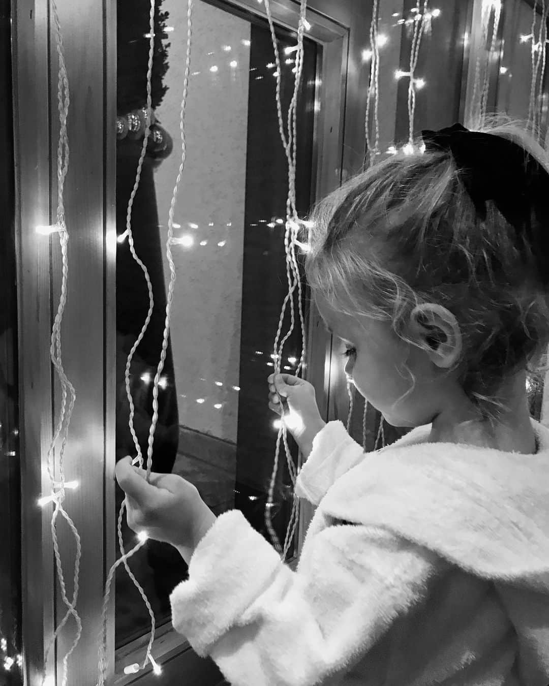 太田エイミーのインスタグラム：「Reach for the stars darling 💫 . . . . . @montcervinpalace @zermatt.matterhorn @mini_inspiration_ @baby.inspirati0n @baby.n.mommy @just.baby @love_mood__style @the.stylish.project @the.fashionistas.diary」