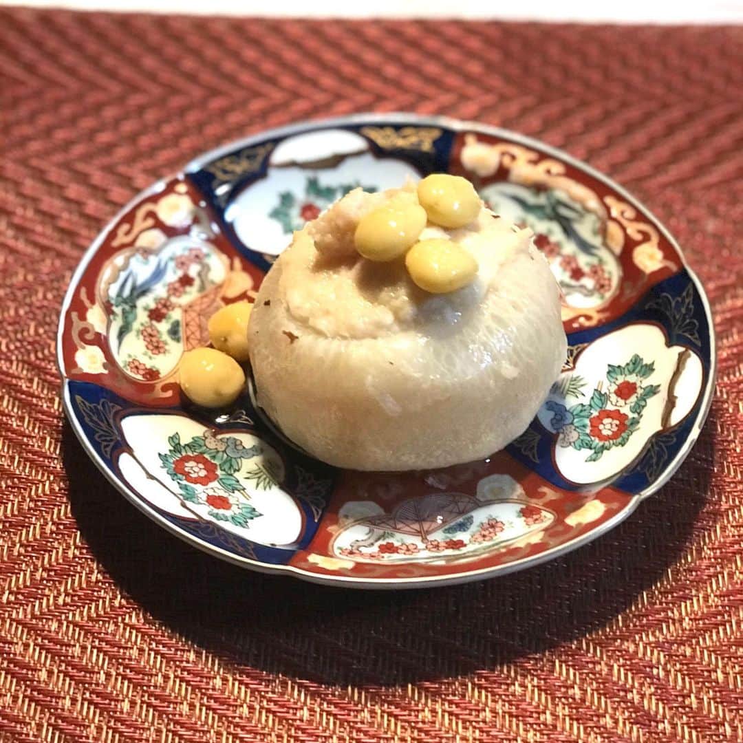 土屋眞弓のインスタグラム：「軽井沢の遠山農園さんのカブ‼️  聖護院カブ ホタテとカブの中身ミックスして蒸すの 優しい味です おためしあれ  #おうちごはん  #tooyama_noen」
