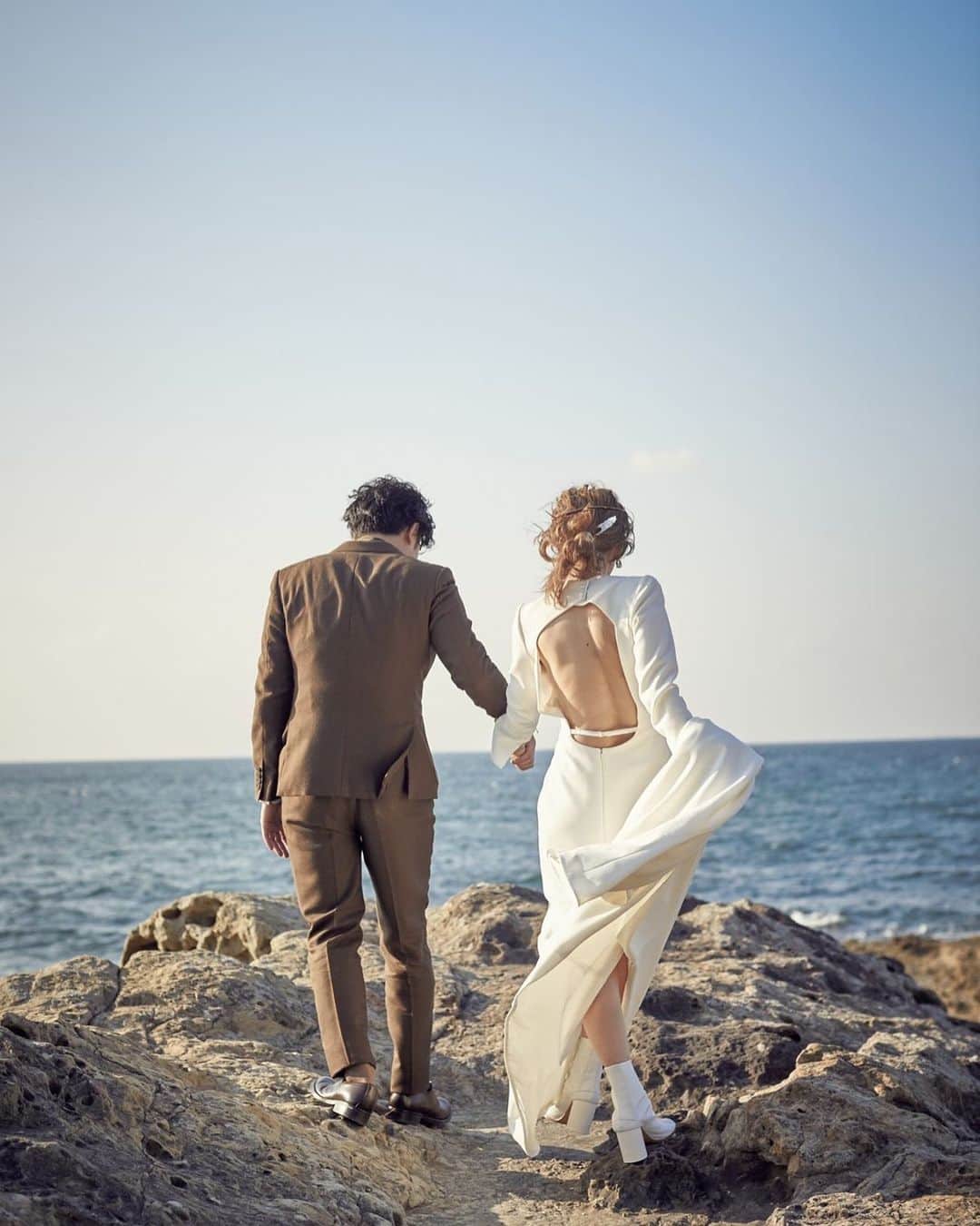 のインスタグラム：「Real Photo Wedding 　　 足袋ブーツ×Weddingdress   #junowedding  #junodress #junotenjin #wedding #photowedding #weddingdress #colordress #結婚式 #前撮り #フォトウェディング #ロケーションフォト #ウェディングドレス #カラードレス #プレ花嫁 #福岡プレ花嫁 #足袋ブーツ」
