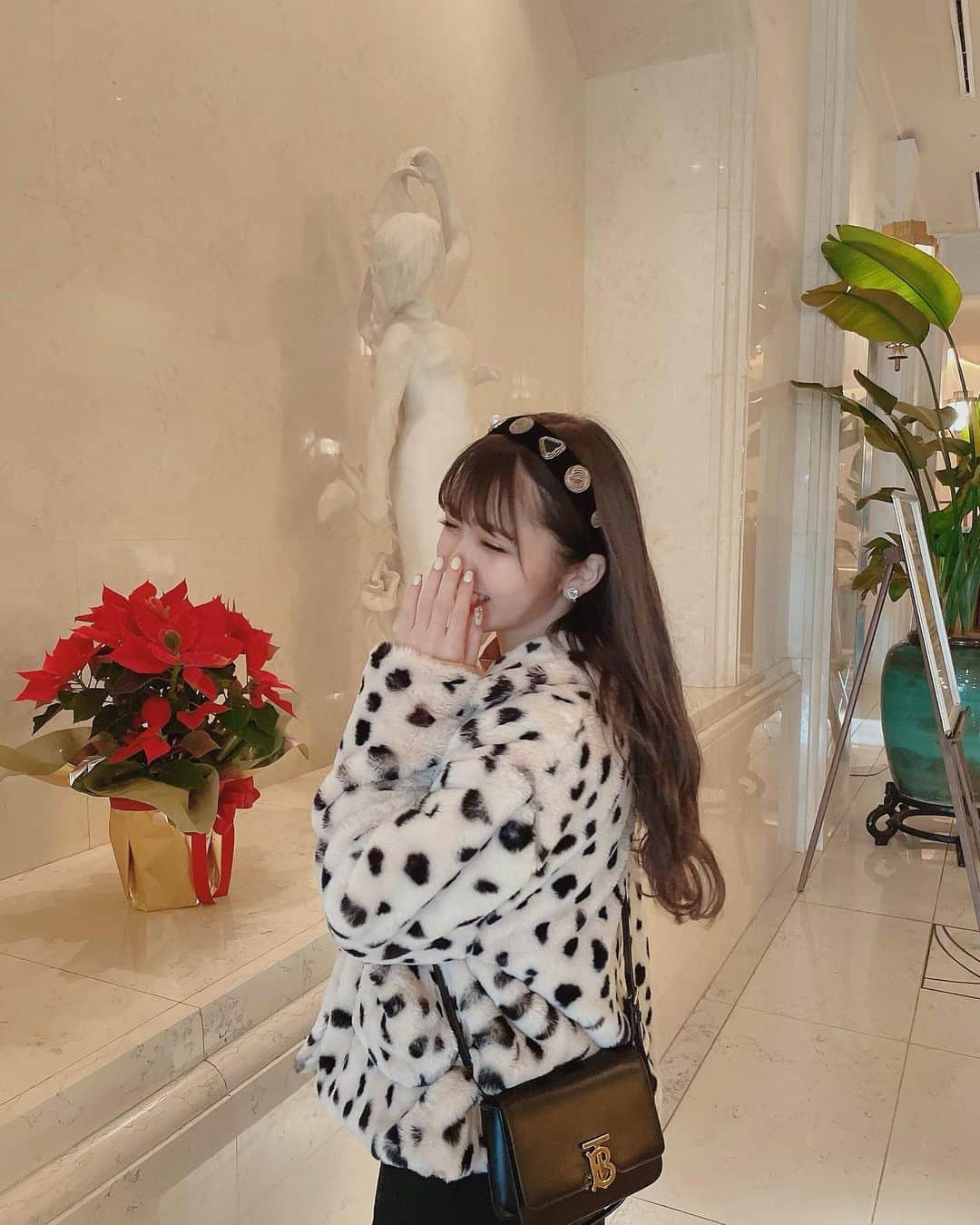 津代美月さんのインスタグラム写真 - (津代美月Instagram)「. 🐇🤍🏰  お気に入りのもふもふ #teddymoon   #千葉ホテル #ホテルザマンハッタン #hotelthemanhattan」12月20日 21時27分 - __tsushiromizuki