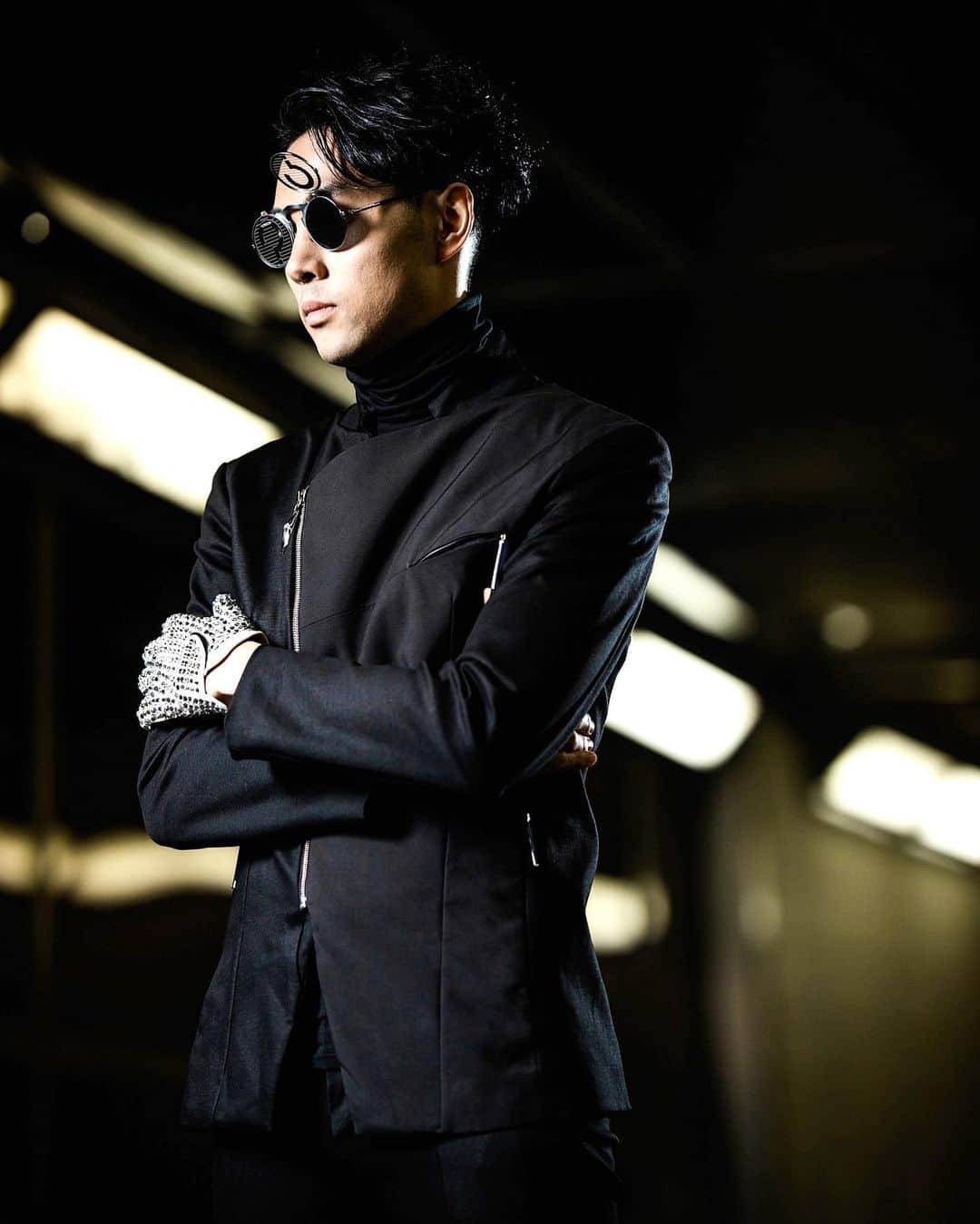 𝐑𝐄𝐀𝐓𝐌𝐎のインスタグラム：「Photo by @shinsukagram  Shoes @magarimono_official  Diamond globe @annamurakami  Outfit @yuimanakazato Sunglasses #hitekdesignslondon  #magarimono #yuimanakazato #shinsukeyausi #annamurakami #REATMO #fashion #hifashion #beatbox #Greatconjunction @iconiaavantgarde #michaeljackson #mj #michaeljacksonforever」