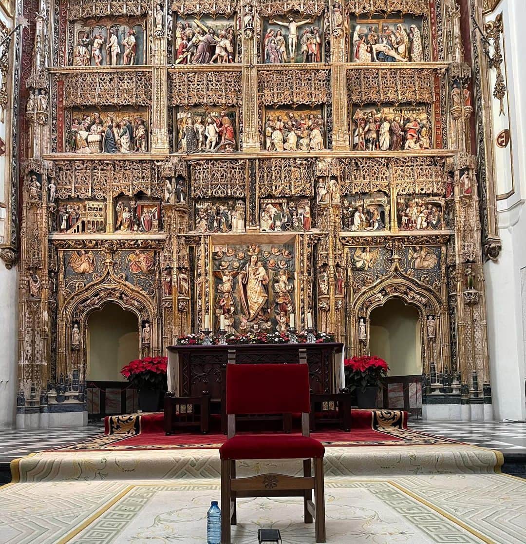 DeFlamenco.comのインスタグラム：「Esperando el recital de guitarra flamenca que va a ofrecer @andreasalcedomusic en el Monasterio del Paular, en la sierra de Madrid.」