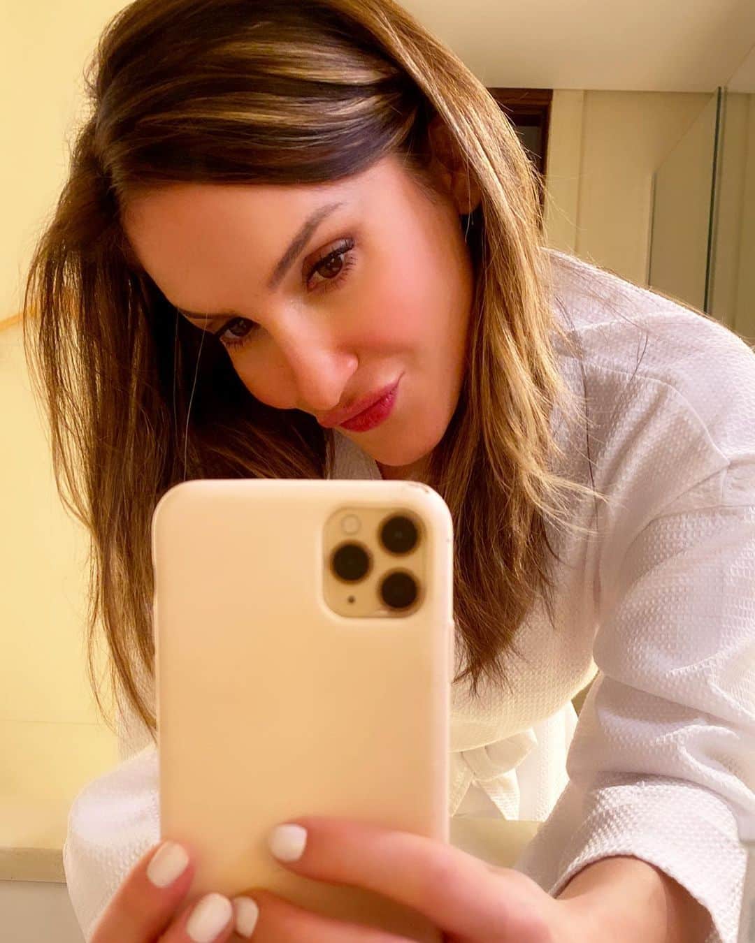 Claudia Leitteのインスタグラム：「Chegando dos trabalhos de ontem e me achando um #mulherão. Já ouviu meu EP #SolASol hoje? Corre pra ouvir porque combina com o domingo ensolarado.」