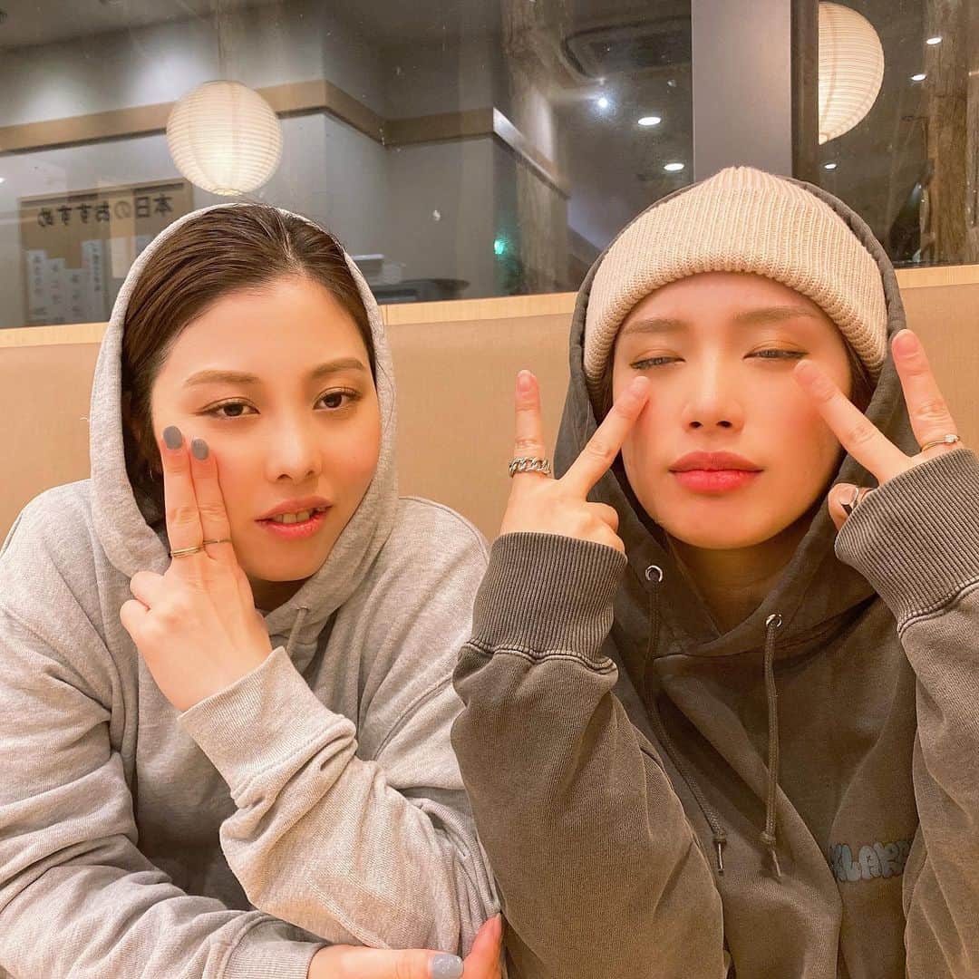 acaneのインスタグラム：「・ my sis  今年中に1万人目指してるので よろしくお願いします👰‍♀️👰‍♀️👰‍♀️ @acane_mg」