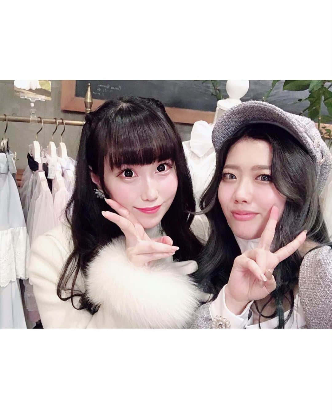 雨宮真梨子さんのインスタグラム写真 - (雨宮真梨子Instagram)「🦢🌸﻿ ﻿ ﻿ ﻿ Swankiss 2021﻿ SPRING COLLECTION EXHIBITION 🌷 𓈒 𓂂𓏸﻿ ﻿ Swankissさんの展示会に行かせて頂いた時の写真🐰﻿ ﻿ ﻿ ﻿ この日は、﻿ Swankissのお洋服で﻿ 全身ホワイトコーデでした🐇🤍﻿ ﻿  ﻿デザイナーのサマさんとお写真撮って頂きましたっ🥰📸💗 いつもお写真撮って下さったり、 お洋服の相談や沢山お話してくれて嬉しいのです😍♩♩ ﻿  そして、お洋服など頼んだので ﻿届くのが今から楽しみ₍ᐢ• ‧̫ •̥ᐢ₎💗❕❕﻿ ﻿ ﻿ ﻿ ﻿ ﻿ ﻿ ﻿ ﻿ ﻿ ﻿ #Swankiss #展示会 #おしゃれさんと繋がりたい #fashion #fashionblogger #fashionista #ホワイトコーデ #コート #冬コーデ #黒髪 #量産型 #いいね返し #likeforlikes #like4likes #いいねした人で気になった人フォロー #春 #spring #アイドル #idol #コーデ #量産型ヲタク #fff #instagramers #instagramjapan #followｍe #followers #withsun #スワンキス #code」12月20日 21時58分 - mariko_amemiya101