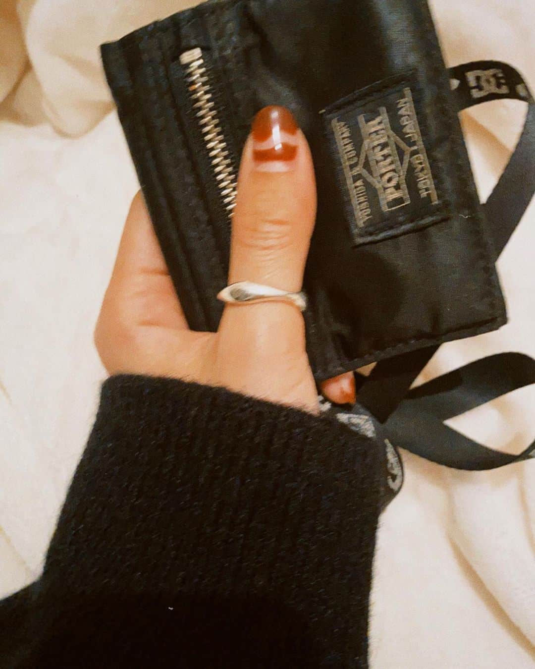 松本瞳さんのインスタグラム写真 - (松本瞳Instagram)「. 親指リングを新調しました☺️ #かわ @aletta_jewelry_official」12月20日 21時58分 - hitomi.mats