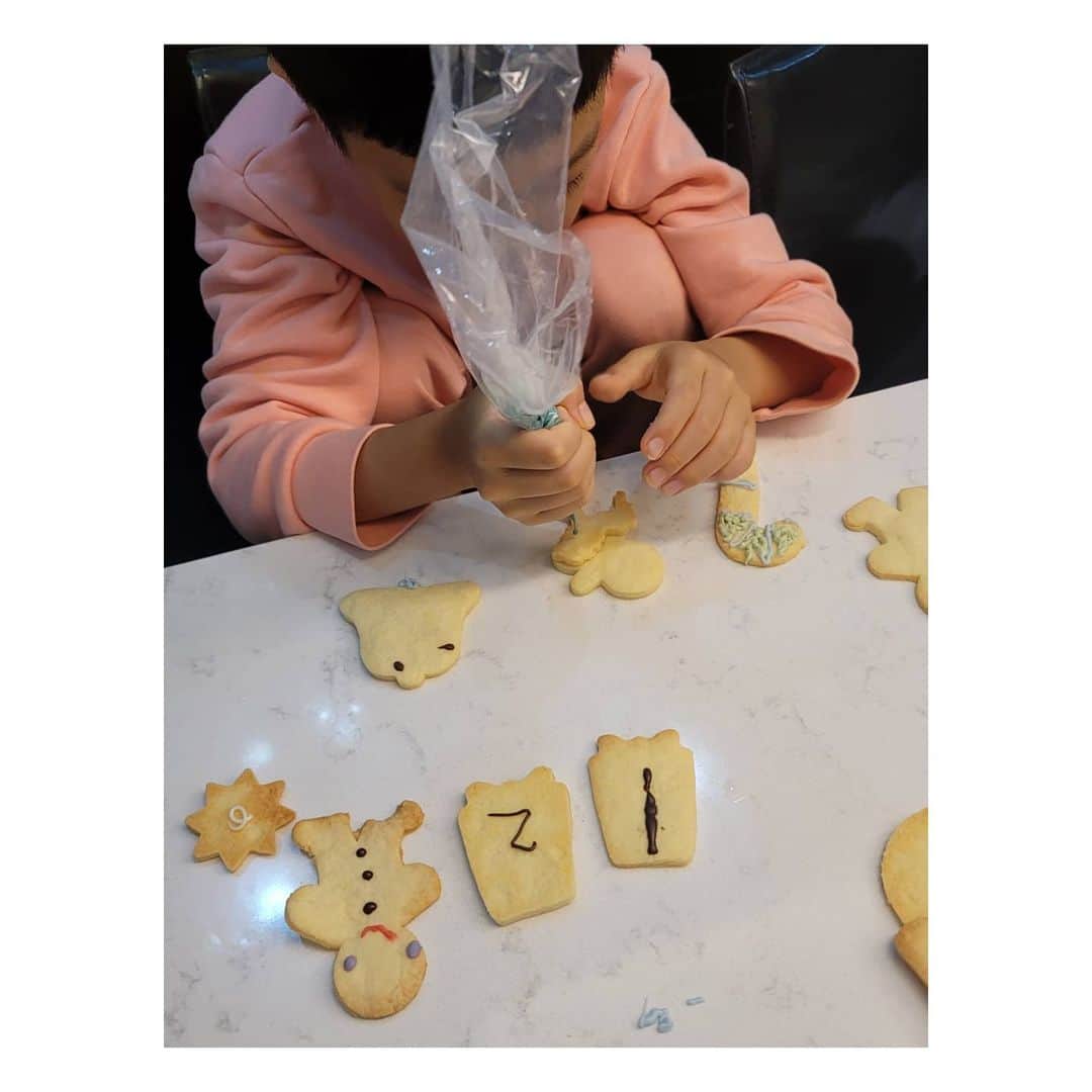 ソ・ユジンさんのインスタグラム写真 - (ソ・ユジンInstagram)「#크리스마스쿠키만들기 🎄 너무나 즐거웠던 시간~ 🎀 #christmascookies」12月20日 21時59分 - yujin_so