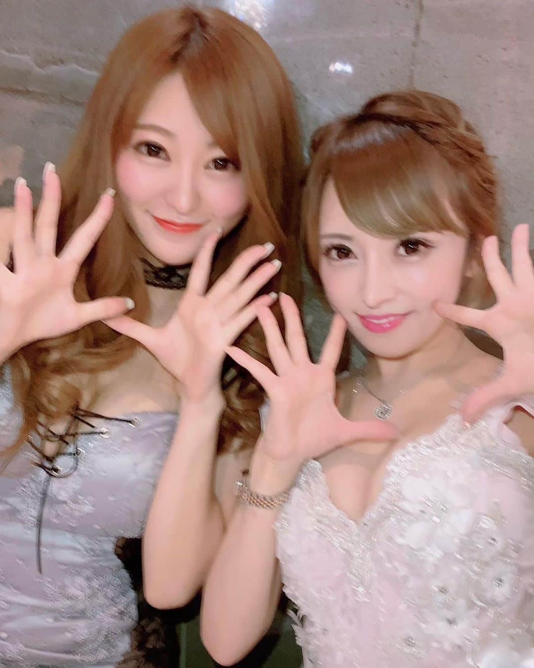 のインスタグラム：「グラマラスのあやなんとこへ💖  可愛い子に会えるの嬉しいな🐰💖 １７の画面越しで一時期話してた👀💖  #メイドカフェ#プティパルフェ#住吉#アールズカフェ#錦#キャバクラ#名古屋#YouTube#TikTok＃17LIVE」
