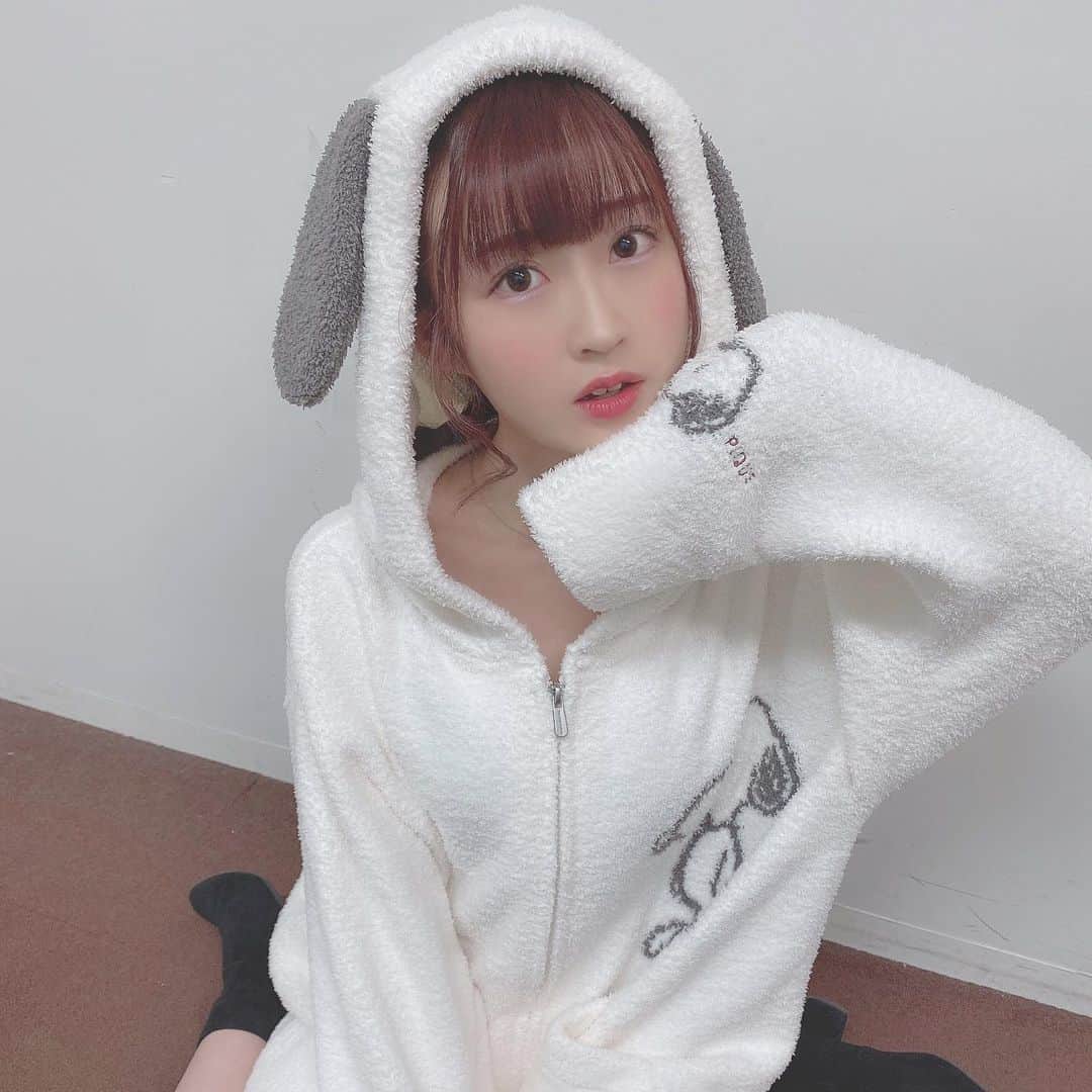 佐野心音のインスタグラム：「SNOOPY🤍🖤 * * #snoopy #roomwear #gelatopique #ルームウェア #ジェラピケ #もこもこ」