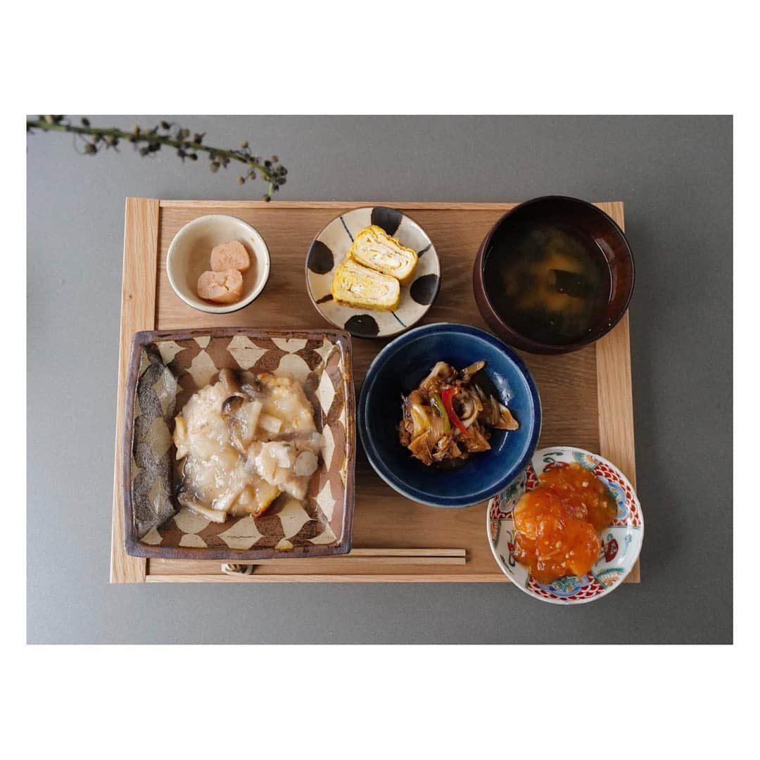土井地恵理子さんのインスタグラム写真 - (土井地恵理子Instagram)「すごいちゃんと作った感じのご飯✨ しかしこれ冷凍をチンしただけ😛  @kaiseki.aoyama の冷凍惣菜セット お試し3食セットを。  ほんとに美味しくて感動した！ こんな食材も豊富に 美味しくできてるなんて。。 ボリュームもしっかり。 罪悪感ゼロ。  絶対また頼むやつ✨ 贈り物にもいいな〜。  #懐石青山 #宮内庁御用達 #冷凍惣菜  #お取り寄せ  #お味噌汁と卵焼きと明太子は足しましたよ」12月20日 22時07分 - ericodoiji