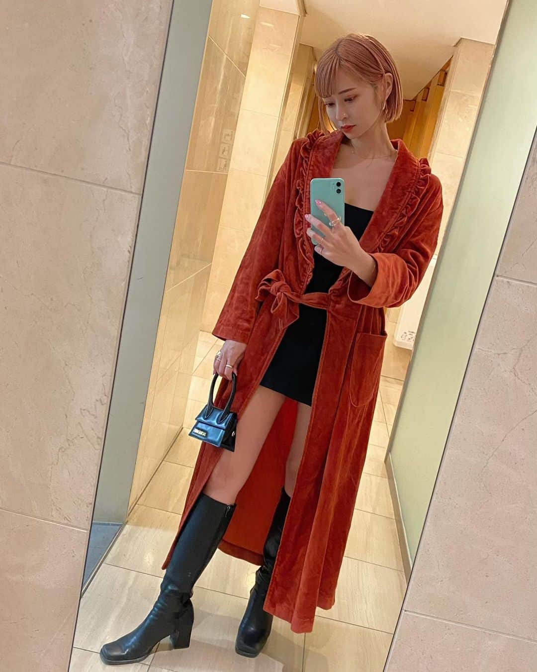 梅村実帆のインスタグラム：「today 🪔🤎👢🦃 お風呂上がりみたいだと言われた🥵」