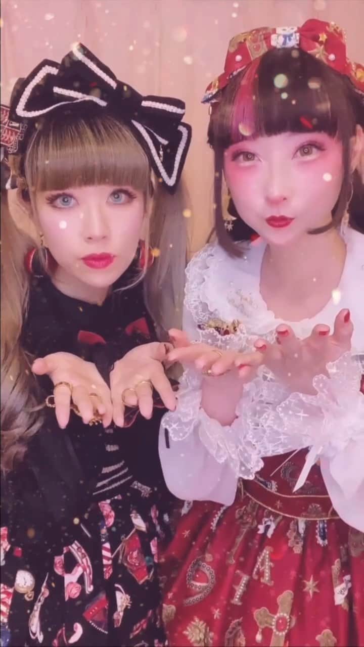 のインスタグラム：「Holiday spirit 🌟 Christmas Lolita Coord 🎄✨ クリスマスロリータコーデ🎄✨ with @nahotass 🌟 . . RinRin #ootd Before: @milk__official_ #milkharajuku  After: @angelicpretty_official #angelicpretty . . 🎵 remixed by octavia cook - #alliwantforchristmasisyou  . . #rinrindollreels #rinrindoll #japan #tokyo #harajuku #japanesefashion #tokyofashion #harajukufashion #東京 #コーデ #今日のコーデ #christmasootd #lolitafashion #クリスマスロリータ #クリスマスコーデ #クリスマス」