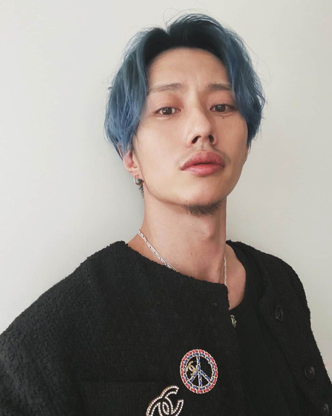DJ FUMIのインスタグラム：「鼻毛見えん？大丈夫そ？  iPhoneが急にりんごループに陥って初期化しました。だるー」