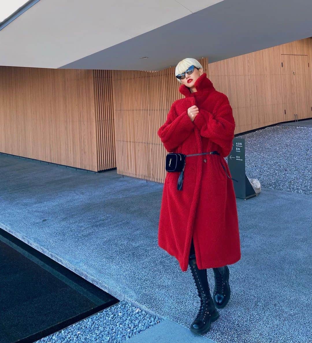 のインスタグラム：「It’s time to be a teddy 🐻❤️  #maxmara #alexandermcqueen #saintlaurent」