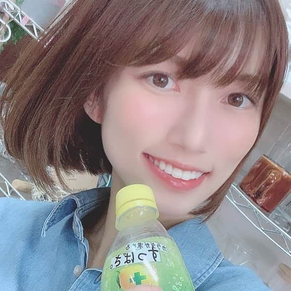 板野優花さんのインスタグラム写真 - (板野優花Instagram)「あんけんガールズの新しい動画上がりました☺️💓 今回はゆーろピン回です✨ ・ 幼少期から実はアトピー体質で 大人になってからマシにはなってるけど 気を抜いたら、湿疹とかでちゃうから そんな時にオススメの商品を ｢肌レーヌ｣をご紹介してます🧐💕 ・ アトピー性皮膚炎にも効果的な成分が入っていたり 薄いのに強度バッチリなフィルムだから 寝てる間に掻き崩したりしなくて めちゃくちゃいいよー🙆‍♀️💓 ・ YouTubeで｢あんけんガールズ｣を ぜひぜひチェックーーーー☑️ Instagram→ @anken.girls  ・ コメントもいつもチェックしてるから 名指しのコメントとかあったら すっごく嬉しいですっ😍✨ ・ #肌レーヌ #アトピー改善 #アトピー対策  #案件募集 #あんけんガールズ #ドッキリ #ドッキリ大成功 #告白ドッキリ #イベントMC #mc #タレント #関西モデル  #カメラマンさんと繋がりたい #写真撮ってる人と繋がりたい  #アシスタントmc #撮影会モデル #撮影依頼募集中  #モデル依頼受付中 #サロンモデル #関西サロンモデル #ポートレートしま専科 #ポートレートモデル #秋コーデ #おしゃれさんと繋がりたい  #撮影会情報 #関西モデル #youtuber」12月20日 22時14分 - yuka_itano