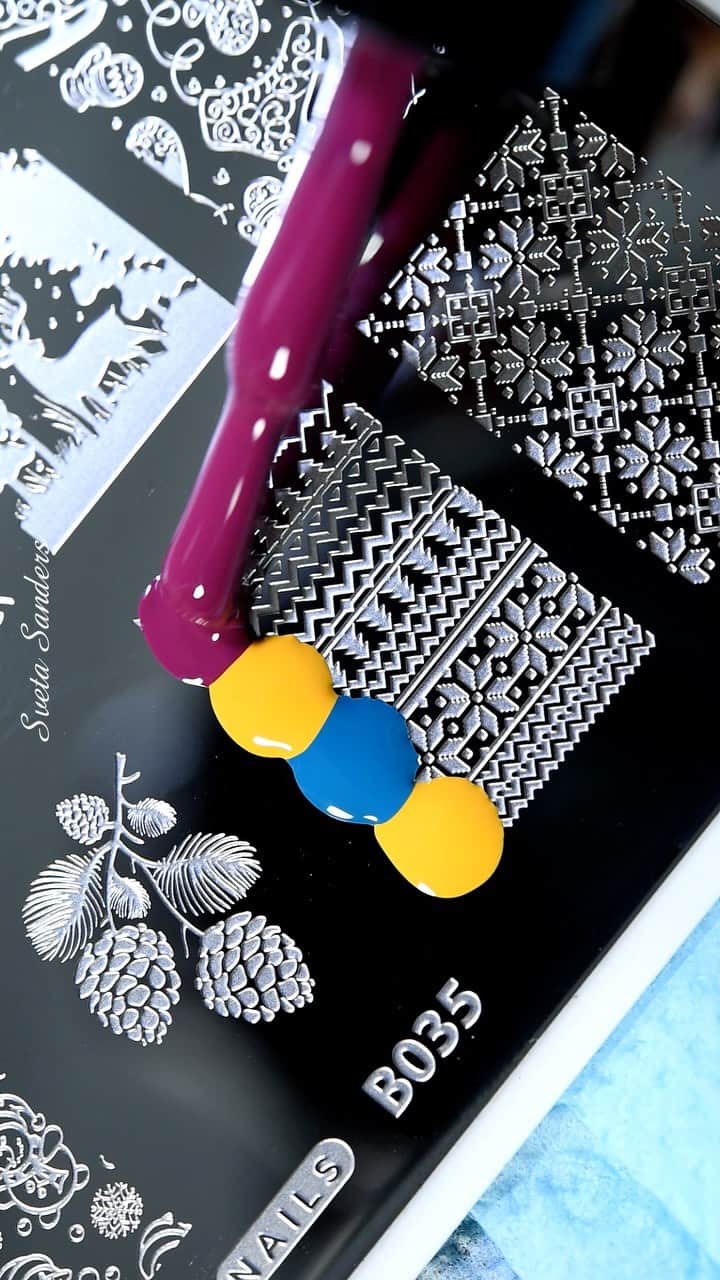 Sveta Sandersのインスタグラム：「I used products by @whatsupnails :  💕Stamping Polishes : 🌟Whats Up Nails “Not a Big Teal”  🌟Whats Up Nails “Squished Squash Soup”  🌟Whats Up Nails “Marooned in Color”  💕 Whats Up Nails - Magnified Clear Stamper & Scraper 💕 Whats Up Nails - B035 Icy Wonderland stamping plate」