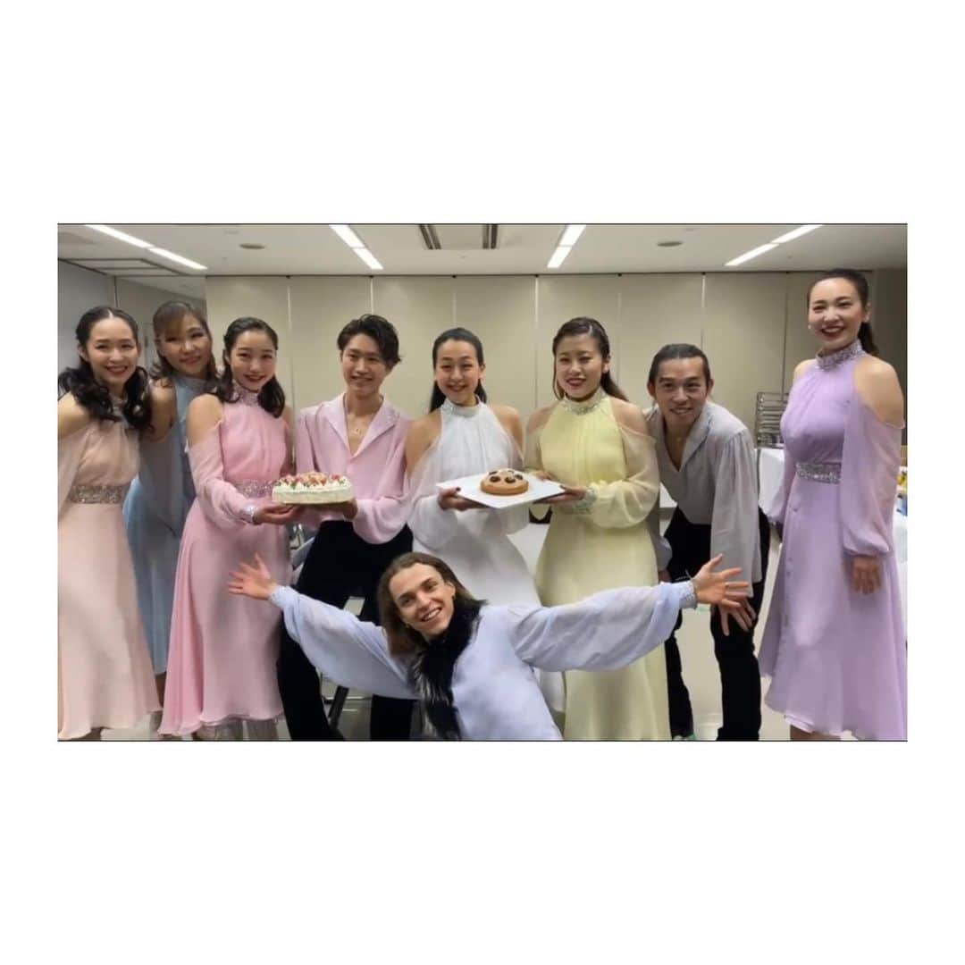 今井遥のインスタグラム：「サンクスツアー熊本公演が終わりました💐 今回の公演で2020年全ての公演が終了致しました！ 皆様ありがとうございました✨  今回の公演ではメンバーの誠也くんが出演する事ができず、 改めて10人全員でツアーが出来る事がとても幸せな事だと感じました。  1人も欠けることなく、 来年の最終公演を迎えられるように、感染対策も、練習も日々頑張りたいと思います！！  2021年もよろしくお願い致します✨﻿  #浅田真央サンクスツアー #maotour#熊本」
