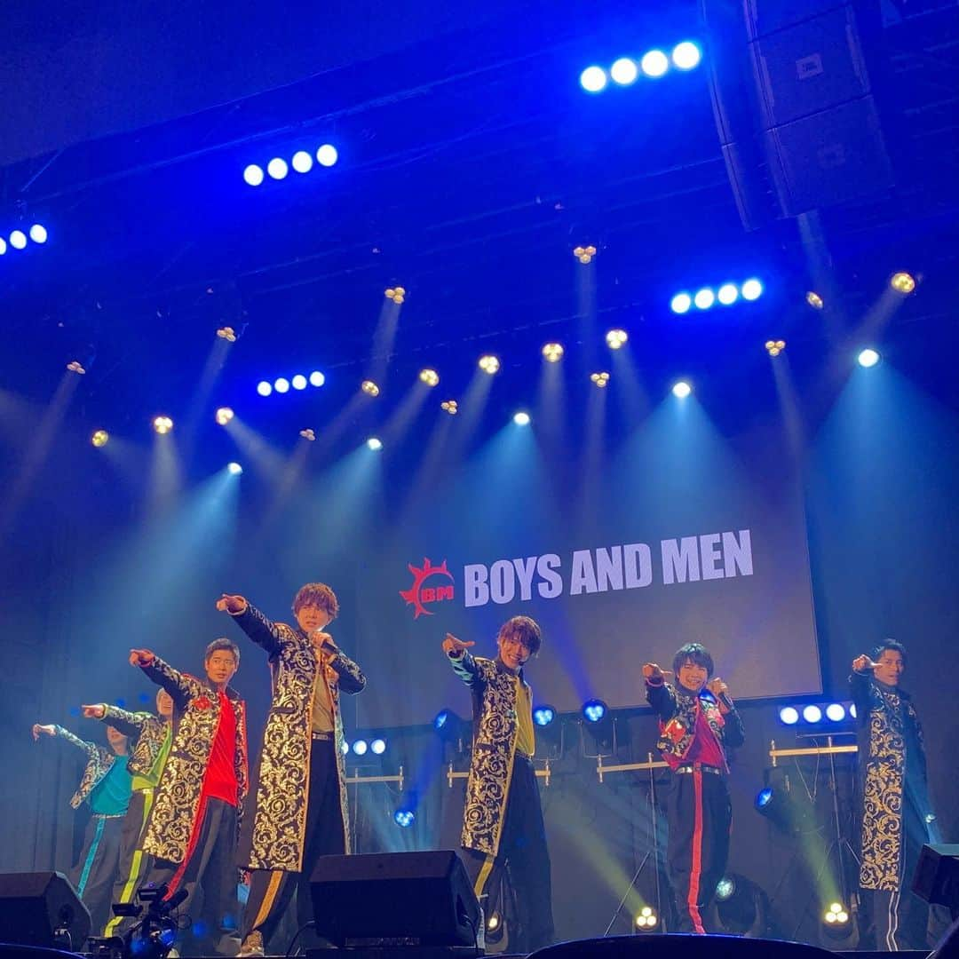 BOYS AND MENさんのインスタグラム写真 - (BOYS AND MENInstagram)「ニューアルバム　BOYMENtheUniverse  リリース記念プラットフォームツアー @SHOWROOM  1部、2部ご視聴いただきありがとうございます。  本日23:59まで特典付きCD発売中  #ボイメン #リリイベ  #水野勝 #田村侑久 #辻本達規 #小林豊 #本田剛文 #勇翔 #平松賢人 #本日のつじJUMP #どえりゃjump #独特なマイクの持ち方」12月20日 22時24分 - boysandmen_official