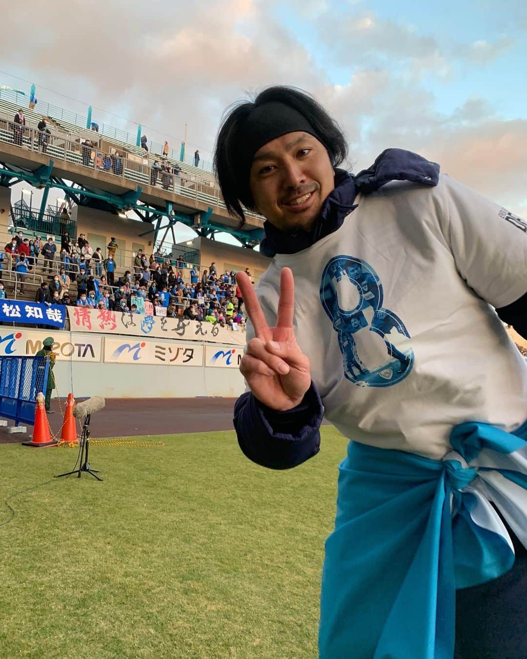 のインスタグラム：「岩下敬輔  16年間の選手生活お疲れ様！  リハビリで一緒にいる時間が長かったけど！笑  食事に行き色々な事を話しました。 見た目は怖そうだけど🤣 仲間想いで凄く熱くいい男‼️  次のステージでの活躍も期待してるよ！ サガン鳥栖に来てくれてありがとう‼️  #サガン鳥栖 #岩下敬輔」