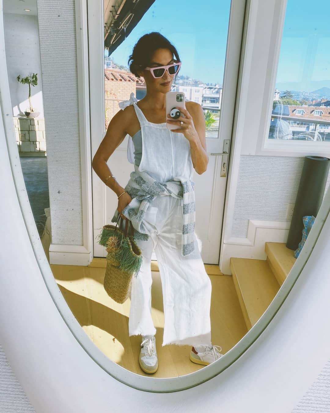 ダニジョーのインスタグラム：「Wishing for warmer days 🌤 @danielleasnyder in the White 9 Seed overalls + Checkerboard Hoodie 🏁」
