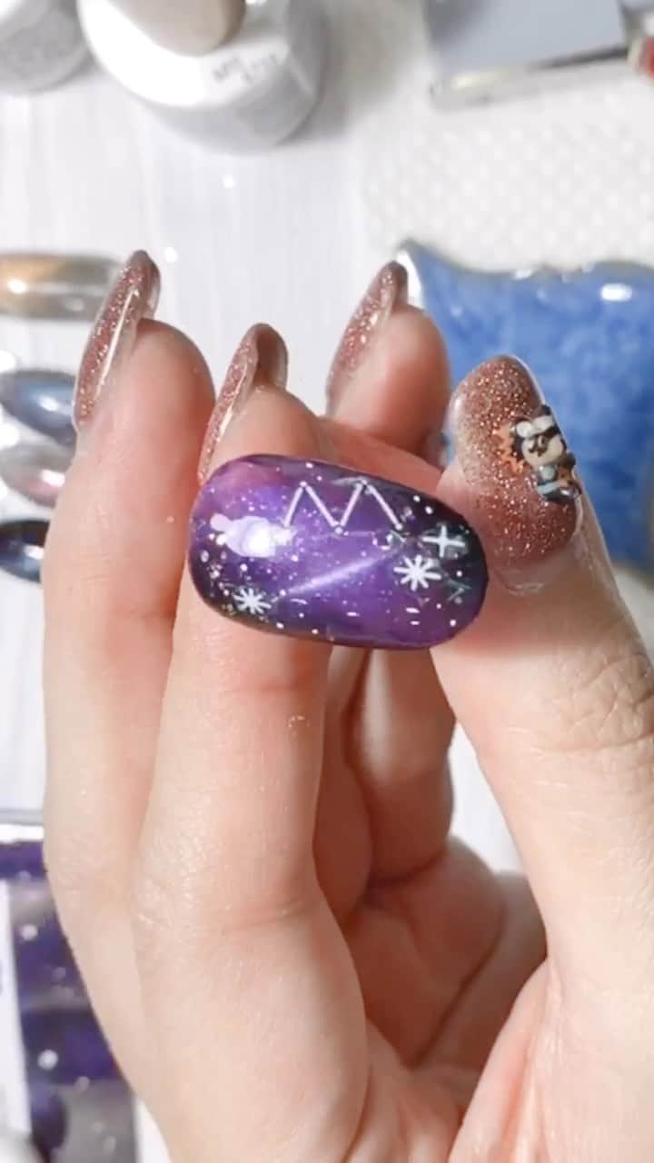 なかやまちえこのインスタグラム：「きまぐれキャット Cat’sEyeで簡単宇宙ネイルを作ります🪐⠀ ⠀ Made Planet nails.⠀ ⠀  PREGEL・Betty gel・きまぐれキャット・PREANFA・PREXY商品は、ネイリストの方は↓ ⠀ プリモール @nail_premall ⠀ http://gelnailshop.com/ ⠀ ⠀ キャンディポケット @candypocket_official ⠀ http://www.beautysupport.jp/sm/script_main/shoptop.php ⠀ ⠀ セルフの方は↓ ⠀ ジョイアート @joyartofficial ⠀ http://joyart.biz/ ⠀ ⠀ にて購入頂けます☺️⠀⠀ ⠀ @pregelofficial @kimagure_cat_whim @bettygel_official  #nail #nails #nailart #ネイル #美甲 #ネイルアート  #japanesenailart #manucure #japanesenails #manicurist #gelnails #أظافر #네일아트 #미용 #vẽmóng #ngườiđẹp  #เพ้นท์เล็บ #искусствоногтя #artedeuñas #เพ้นท์เล็บเจล #ジェルネイルデザイン #ネイルデザイン #senikuku #nagelkunst #3dnails #3dネイル #リボンネイル #ribbonnails」