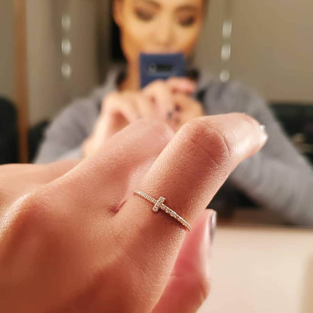 Crystal Kayのインスタグラム：「Simply beautiful. Beautifully simple.  💙  @tiffanyandco」