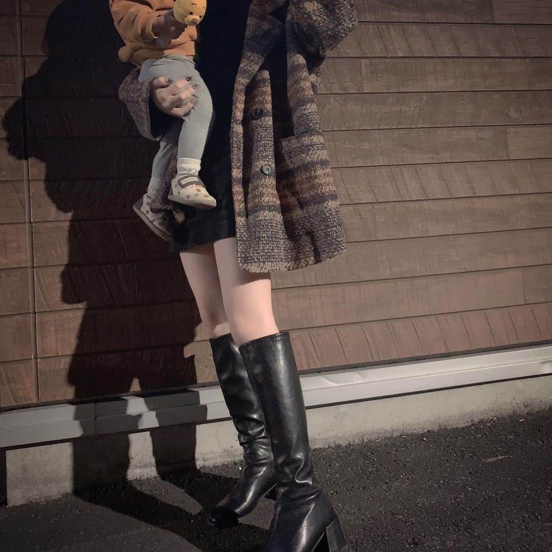 Harukaのインスタグラム：「・ チェックコート🤎 @hellostudio_official  ・ ・ #低身長コーデ」