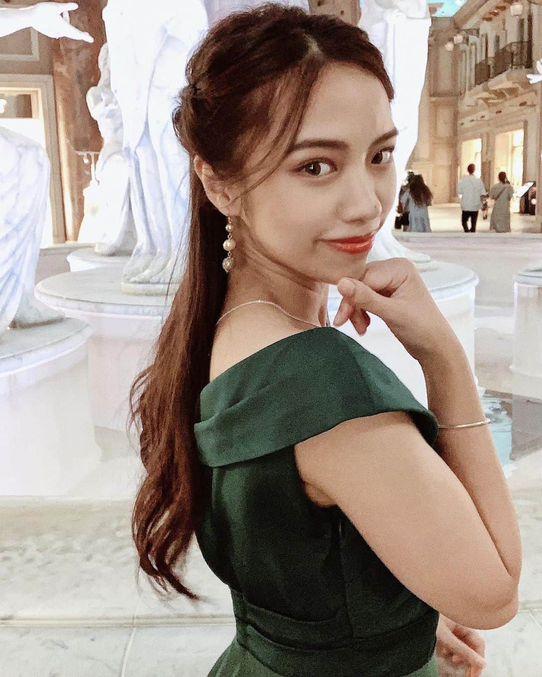 のインスタグラム：「投稿しないとフォロワー減るの悲しい！！🥺笑  武藤生きてるよ〜！！最近は小籠包にハマってます。 並んでるの見かけたら話しかけてください。笑  今年あと11日で終わるの知ってた？😭 みんなは最近調子どうですか？」