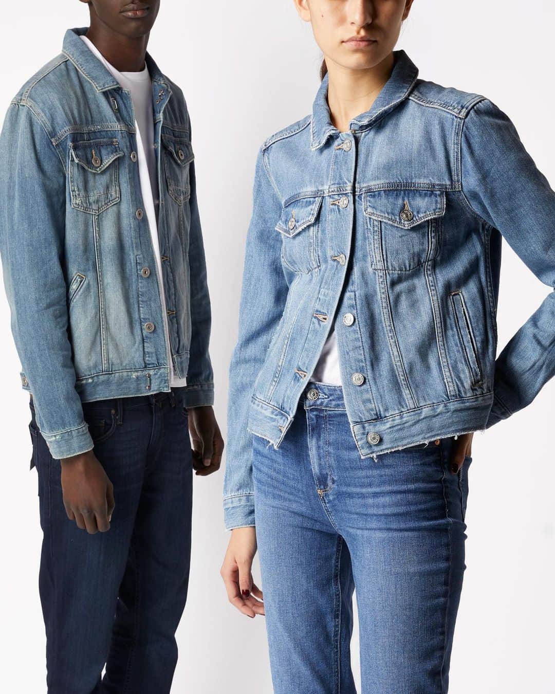 Harrodsのインスタグラム：「A new @Paige in your denim book: join fashion editorial director @StaceyDuguid live on @harrodsman on Monday 21st December at 18.00 GMT, where she’ll be talking all things denim – including how to style the perfect #Paige jeans – with Jon Geller, Paige men’s director.  Shop #PaigeDenim through our remote Personal Shopping service and at harrods.com.  #Harrods #HarrodsFashion #HarrodsMan  Our stores are closed – except for the Food Halls and Pharmacy – but you can still shop remotely through our Personal Shopping service, and online at harrods.com.」