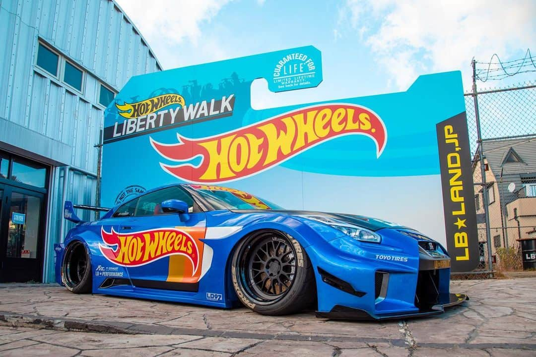 Wataru Katoさんのインスタグラム写真 - (Wataru KatoInstagram)「LIBERTY WALK  　　LBWK LB-silhouette works gtr Hot Wheels car japan lb rand😊  @hotwheelsofficial  @hotwheelsdreamteam  @hotwheelshotnews  @hotwheelsworks  @hot_wheels_2020   #hotwheels #hotwheelssurabaya #hotwheelssurabaya #hotwheelscollector #hotwheelspics  #libertywalk#lbworks#nissan#nissangtr#fiexhaust #lb97forged #modelcar #lbnation#ltmw#rdb#dub #japan#hotwheelsjapan #fiexhaust #lbwk#bull #silhouette#drift#formuradrift#fivxtre #spherlight #usa#eu#libertywalkeu #bride」12月20日 22時52分 - libertywalkkato