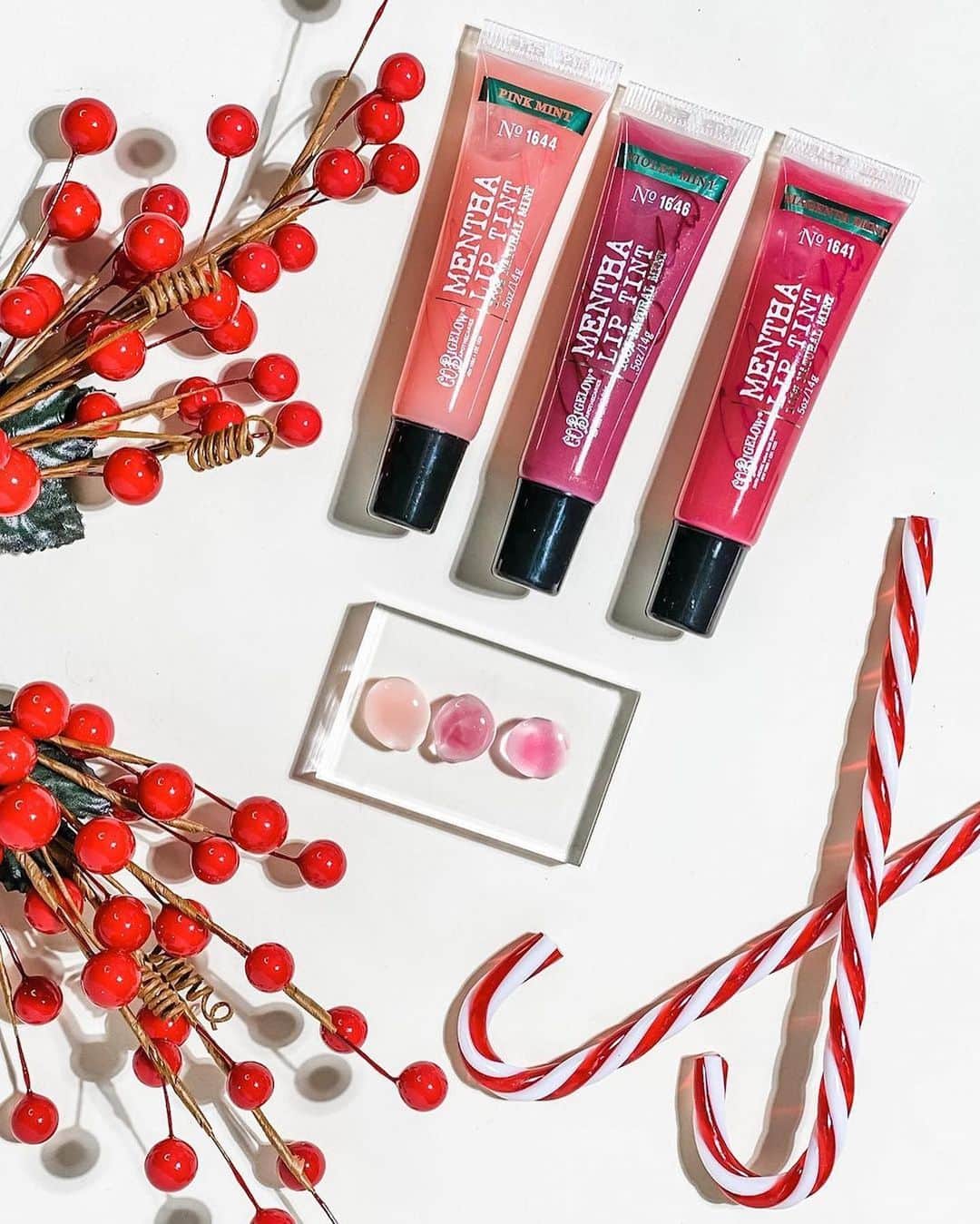 C.O. Bigelowさんのインスタグラム写真 - (C.O. BigelowInstagram)「Stuff your stockings with our 🆕 Mentha Lip Tint Set, featuring 3 of our bestselling minty hues: Pink Mint, Magenta Mint, and Violet Mint!⁠ 👄✨🌿💕⁠⠀ ⁠⠀ 📷: @pixiemama5000」12月21日 4時24分 - cobigelow