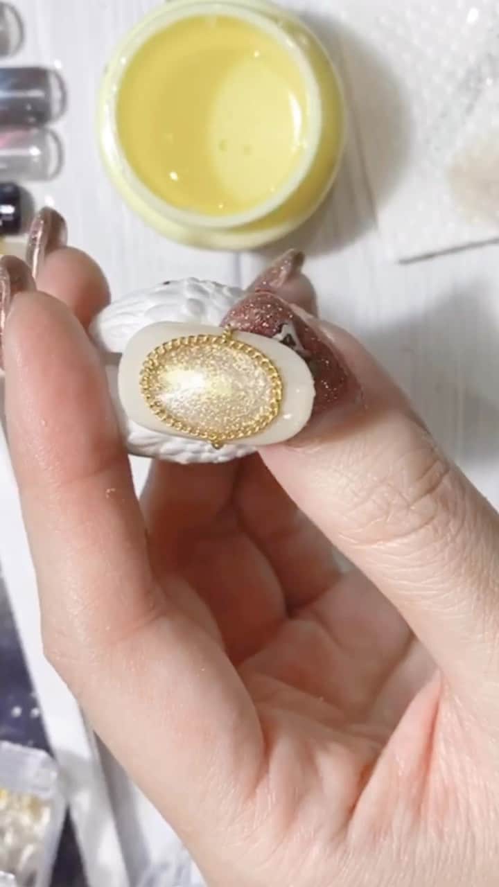 なかやまちえこのインスタグラム：「マグネットジェルのインスタライブ  最後の仕上げです✨⠀ ⠀ complete！⠀ ⠀  PREGEL・Betty gel・きまぐれキャット・PREANFA・PREXY商品は、ネイリストの方は↓ ⠀ プリモール @nail_premall ⠀ http://gelnailshop.com/ ⠀ ⠀ キャンディポケット @candypocket_official ⠀ http://www.beautysupport.jp/sm/script_main/shoptop.php ⠀ ⠀ セルフの方は↓ ⠀ ジョイアート @joyartofficial ⠀ http://joyart.biz/ ⠀ ⠀ にて購入頂けます☺️⠀⠀ ⠀ @pregelofficial @kimagure_cat_whim @bettygel_official @prexyofficial  #nail #nails #nailart #ネイル #美甲 #ネイルアート  #japanesenailart #manucure #japanesenails #manicurist #gelnails #أظافر #네일아트 #미용 #vẽmóng #ngườiđẹp  #เพ้นท์เล็บ #искусствоногтя #artedeuñas #เพ้นท์เล็บเจล #ジェルネイルデザイン #ネイルデザイン #senikuku #nagelkunst #マグネットネイル #マグネットジェル #magneticnails」