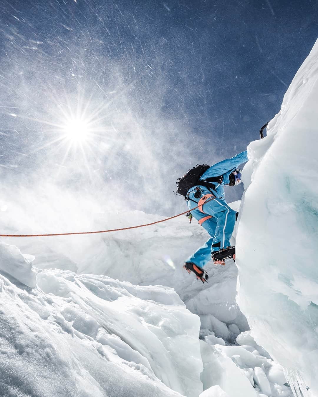 Mammutさんのインスタグラム写真 - (MammutInstagram)「Mammut Pro team athlete @nadinewallner is perfectly equipped for those extreme conditions - with the new Nordwand Pro hardshell pants.   Designed for extra durability on technical alpine expeditions, the Nordwand Pro is a premium, full-featured pair of technical hardshell pants that doesn’t leave anything out.  Check it out now with link in our bio.   #Mammut_Swiss1862」12月20日 23時00分 - mammut_swiss1862