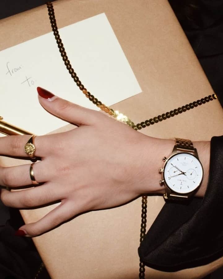 TRIWAさんのインスタグラム写真 - (TRIWAInstagram)「If you live in Sweden and decided on a last minute gift, you can still order today have it under the tree in time! 🎄🎁⠀⠀⠀⠀⠀⠀⠀⠀⠀ 📸 by @thegoldlipstick ⠀⠀⠀⠀⠀⠀⠀⠀⠀ #gold #details #watches #womenswatches #menswatches #design #accessories #watch #statement #triwawatch」12月20日 23時00分 - triwa