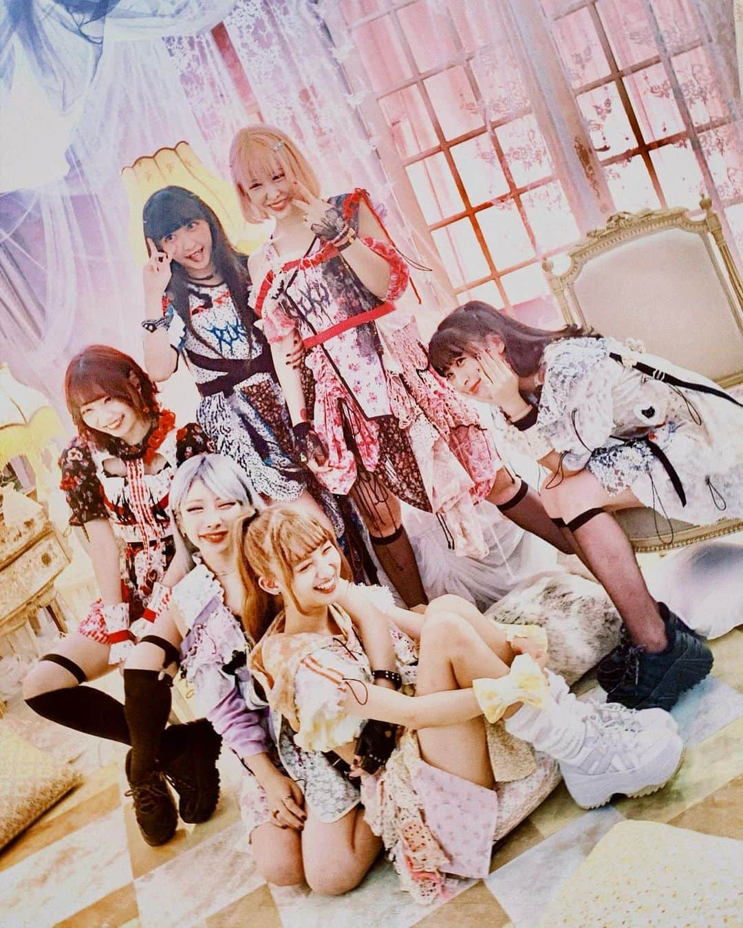 東佳苗さんのインスタグラム写真 - (東佳苗Instagram)「off shotなど💐💫 1月20日リリースのメジャーデビューシングルの 「AGE OF ZOC/DON'T TRUST TEENAGER」のジャケ写にも衣装使用して頂きました💐🔥🛢🔥🛢🔥💐  #zoc #縷縷夢兎」12月20日 23時06分 - usagi_kanae