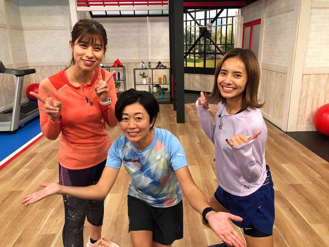 佐野千晃のインスタグラム：「投稿が遅くなっちゃったけどやっとみんなに自慢できる！！﻿ ﻿ みんな知ってる金メダリストの野口みずきさんと収録！！﻿ ﻿ 嬉しい収録だったのみんなに伝わったかなぁ🤤﻿ ﻿ 凄いねこの仕事しててよかったぁ🤤﻿ ﻿ 羨ましいだろぉ🤤﻿ ﻿ おやすみぃ🤤﻿ ﻿ ※告知でもなんでもなくただの自慢投稿でした。笑﻿ ﻿ #run #running #marathon #フルマラソン #マラソン #マラソン女子 #人生自由自在 #走る女子 #ファッション #ウェア #楽しく走る #ランニング #ジョギング #野口みずき選手 #金メダリスト」